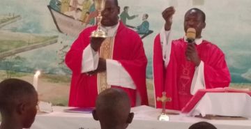 UMUSI MUKURU WA PENTEKOTI WARAHIMBAJWE NEZA MURI PARUWASE KIGWENA