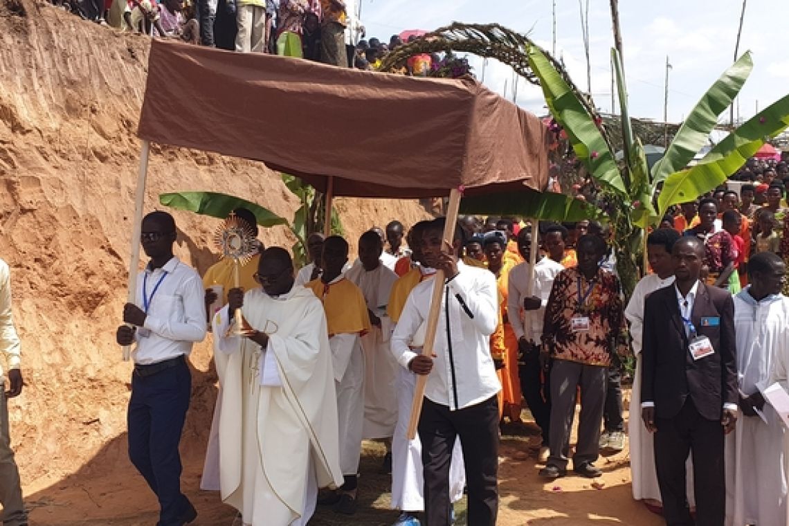 CELEBRATION DE LA SOLENNITE DU TRES SAINT SACREMENT A LA PAROISSE SAINT JOSEPH DE NTAMBA