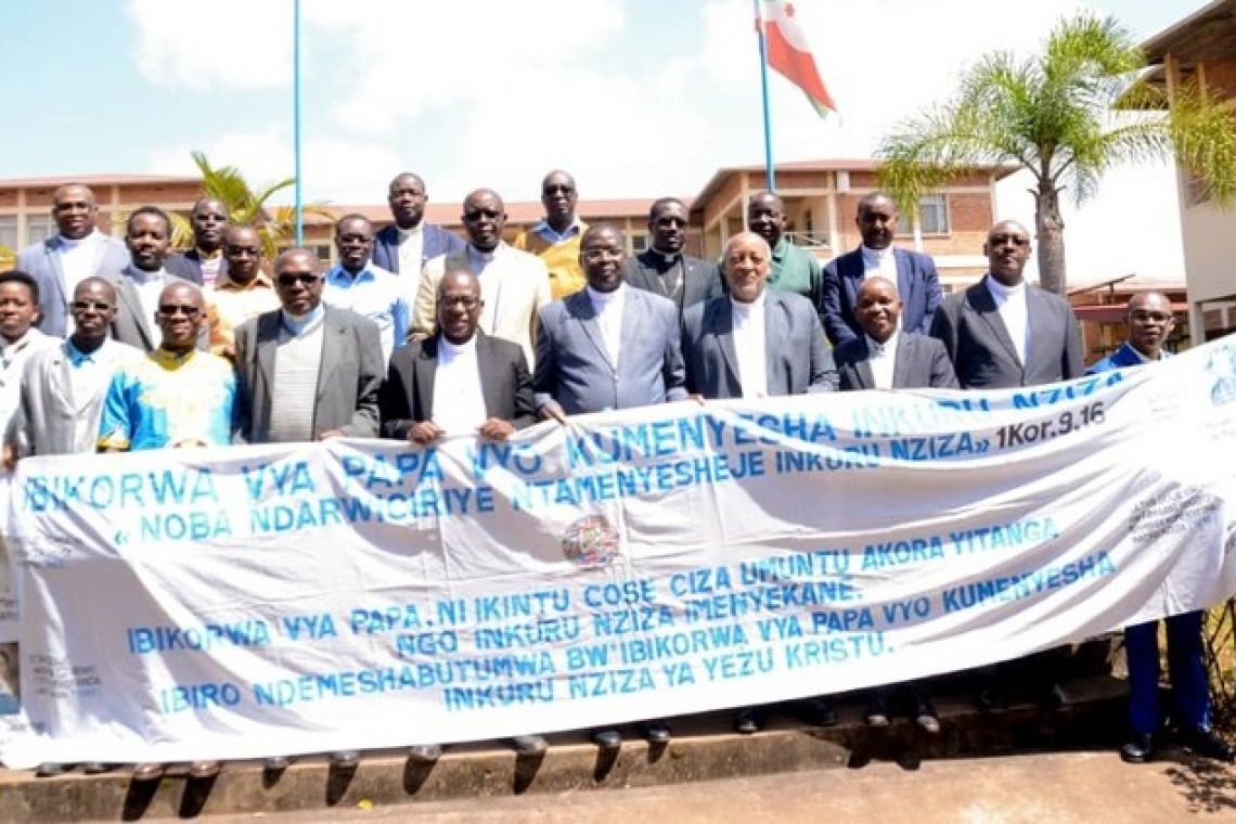 LES RESPONSABLES DES DIFFERENTES OEUVRES PONTIFICALES MISSIONNAIRES AU BURUNDI DANS LEUR REUNION ORDINAIRE