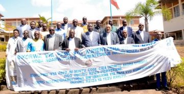 LES RESPONSABLES DES DIFFERENTES OEUVRES PONTIFICALES MISSIONNAIRES AU BURUNDI DANS LEUR REUNION ORDINAIRE