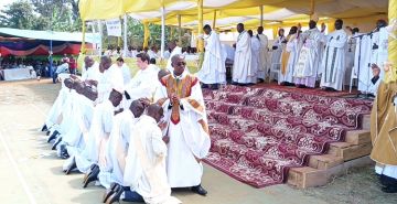 IMPUNDU YA YUBILE Y’IMYAKA IJANA N’IYATIRWA RY’ABASASERDOTI MURI PARUWASE BUSIGA