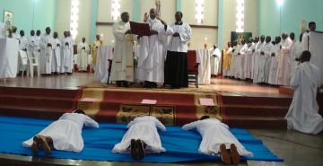 PROFESSIONS ET JUBILE D’ARGENT DANS LA FAMILLE DES DISCIPLES DE JESUS CHRIST 