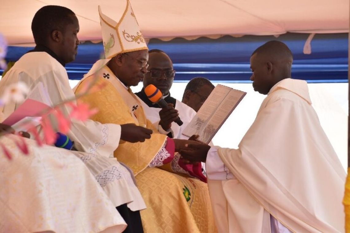 CEREMONIES D’ORDINATION ET COLLATION DES MINISTERES DANS LA PAROISSE KARINZI DE L’ARCHIDIOCESE DE BUJUMBURA