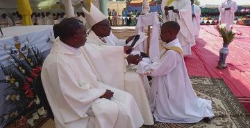 ORDINATION SACERDOTALE A KABINGO DU DIOCESE RUTANA