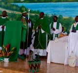 LA PAROISSE DE NYANZA-LAC RECOIT LE NOUVEAU CURE