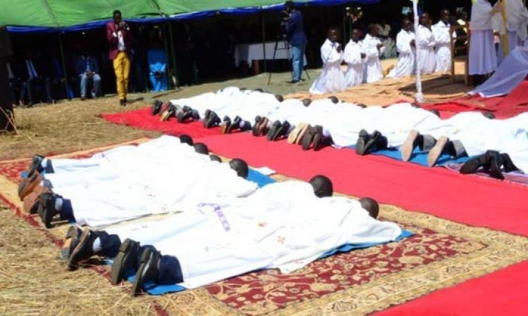 LE DIOCESE CATHOLIQUE DE MUYINGA A CELEBRE L’ORDINATION  SACERDOTALE ET DIACONALE