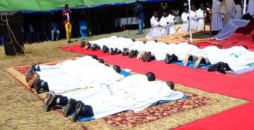 LE DIOCESE CATHOLIQUE DE MUYINGA A CELEBRE L’ORDINATION  SACERDOTALE ET DIACONALE