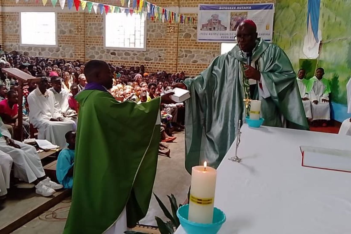 PARUWASE MUHWEZA YARAYE IGABANYE PATIRI MUKURU MUSHASHA