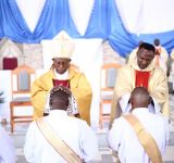 ORDINATION SACERDOTALE DANS LA PAROISSE MUSONGATI DU DIOCESE DE RUTANA