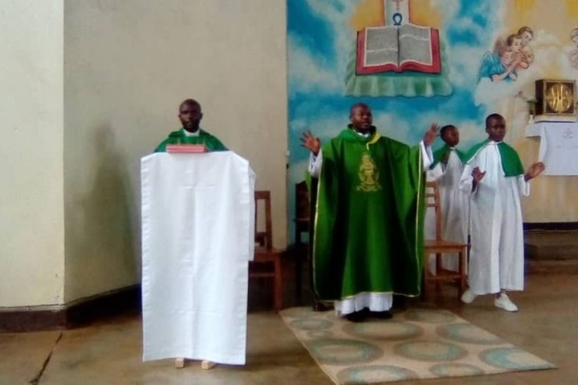 LES MEMBRES DU MOUVEMENT XAVERI DU DIOCESE RUTANA DANS LA JOIE DE CELEBRER LEUR SAINT PATRON
