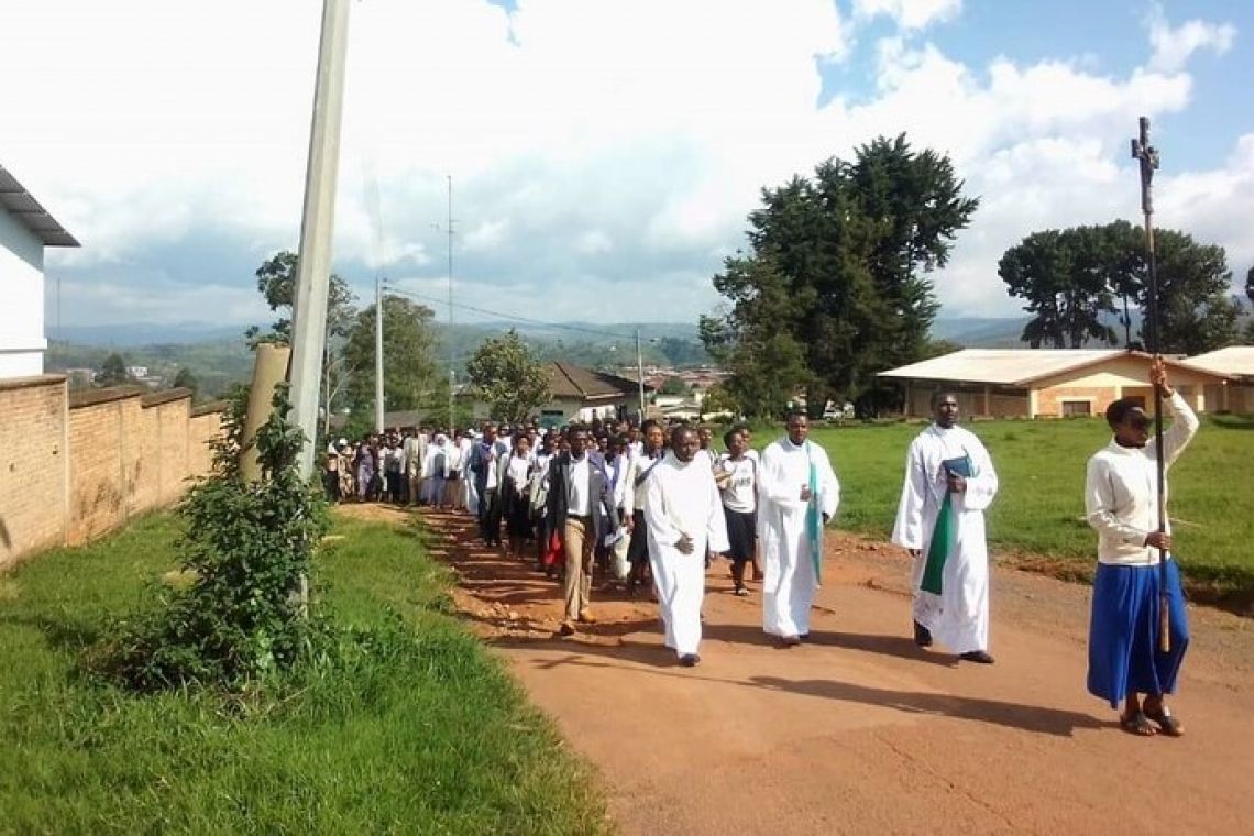 PRIERE ŒCUMENIQUE DANS L’EGLISE DE LA PAROISSE ANGLICANE DE BURURI