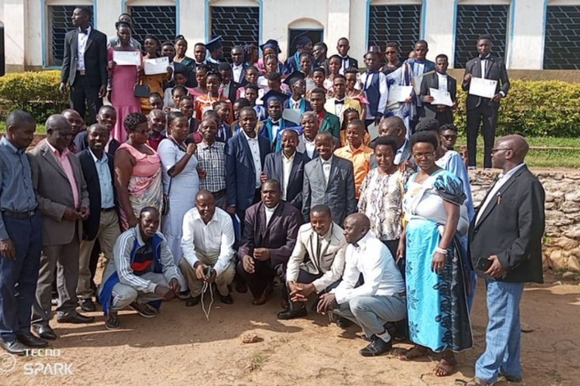 CEREMONIES DE REMISE DES CERTIFICATS AU LYCEE SAINTE MARIE MEDIATRICE DE MABAYI