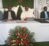 RUYIGI : ENSEMBLE AUTOUR DU PASTEUR POUR LE JUBILE DIOCESAIN