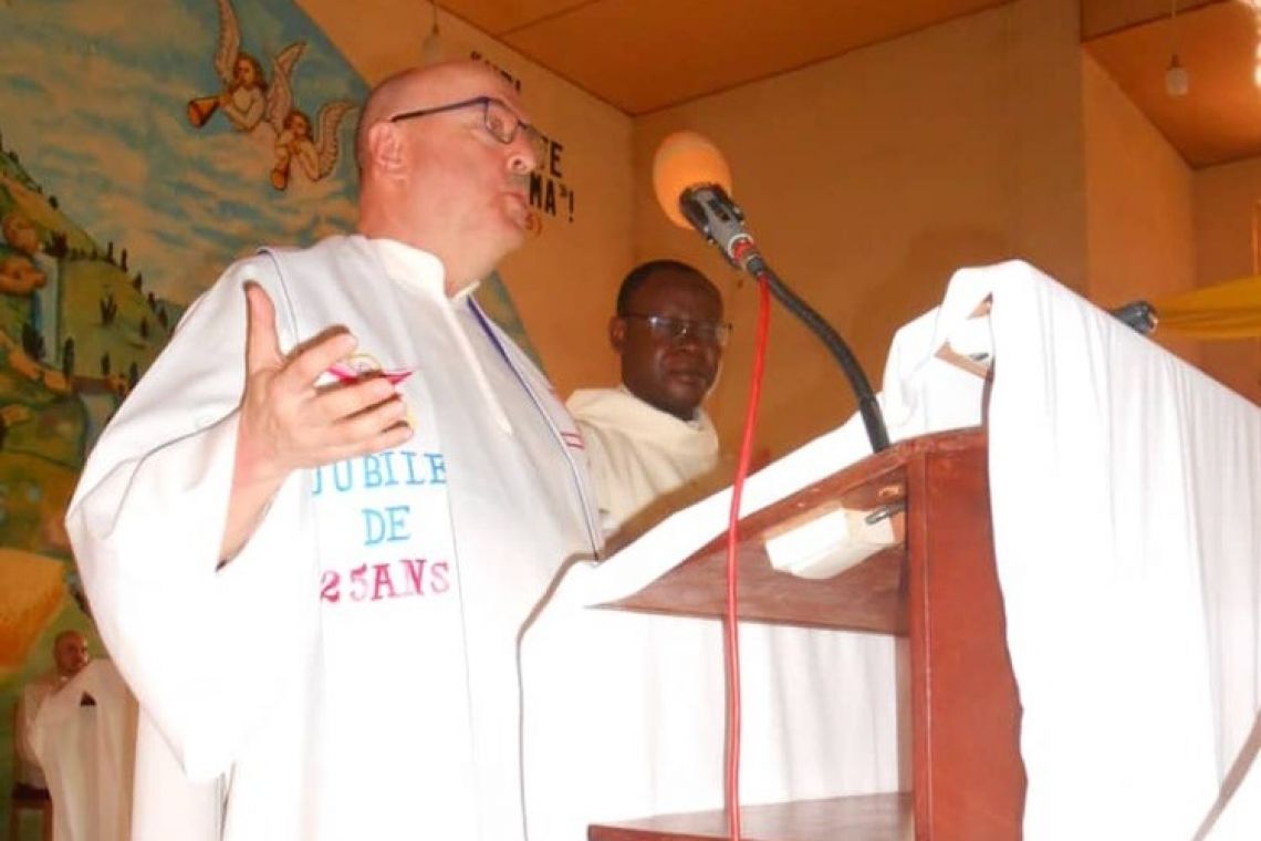 VISITE DES PERES CANADIENS A L’EGLISE QUI EST AU BURUNDI