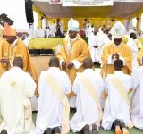 IMPUNDU YA YUBILE Y’IMYAKA 75 N’INGABIRANO Z’ABASASERDOTI MURI DIYOSEZE YA NGOZI