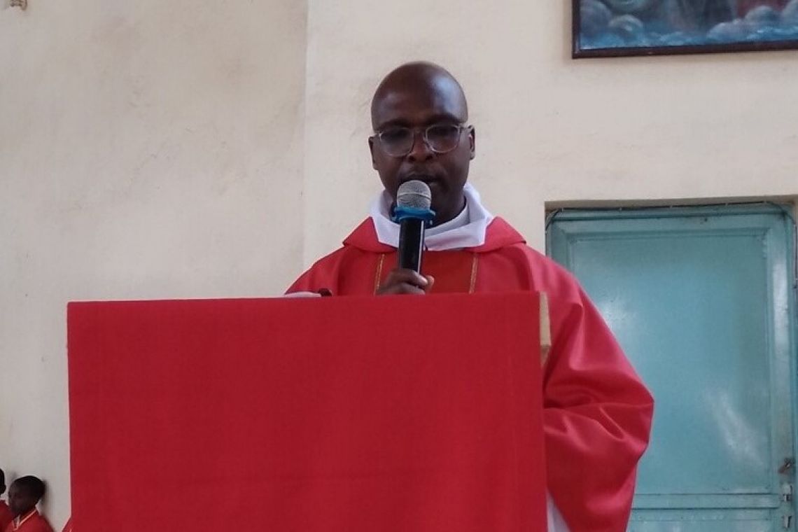 SACREMENT DE CONFIRMATION ET BENEDICTION DES MINISTRES EXTRAORDINAIRES DE LA COMMUNION A KIGUHU