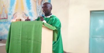 LA CHORALE DE LA PAROISSE KAYOVE EN VISITE A LA CHORALE DE KIGUHU