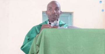 LES MEMBRES DES MOUVEMENTS D’ACTION CATHOLIQUE DE LA PAROISSE DE KAYOVE EN VISITE A LEURS CONDISCIPLES DE KIGUHU
