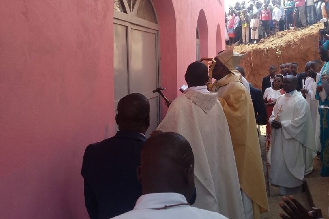 BENEDICTION DE L'EGLISE DE LA SUCCURSALE RWERU
