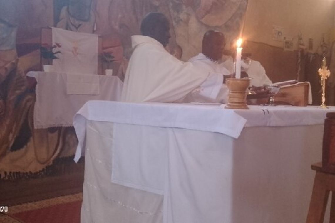L’ABBE SEVERIN NDARUGENDAMWO A BIEN CELEBRE SON JUBILE D'ARGENT D’ORDINATION SACERDOTALE