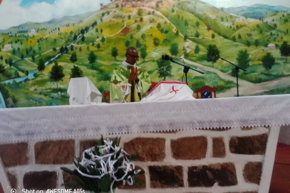 LA RADIO MARIA BURUNDI EN VISITE DANS LA PAROISSE NYANTAKARA