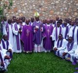 C’EST DANS LA JUBILATION QUE L’EGLISE QUI EST A BUBANZA A ACCUEILLI SON NOUVEL EVEQUE