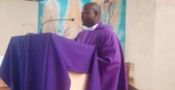 ENVOIE EN MISSION DES MEMBRES DE LA COMMISSION PAROISSIALE DES LAICS, FAMILLES ET VIE A KIGUHU