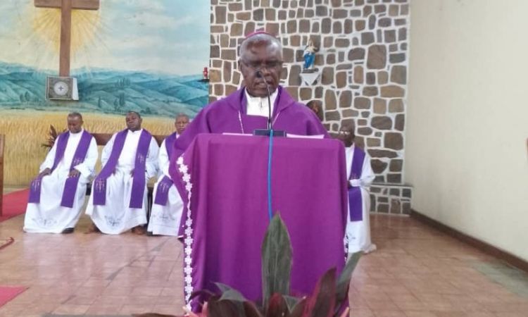VISITE PASTORALE DE L’EVEQUE DE MUYINGA AU GRAND SEMINAIRE DE BUJUMBURA