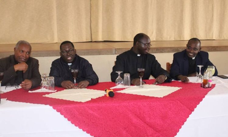 VISITE SPORTIVE DU GRAND SEMINAIRE DE BURASIRA AU GRAND SEMINAIRE DE GITEGA