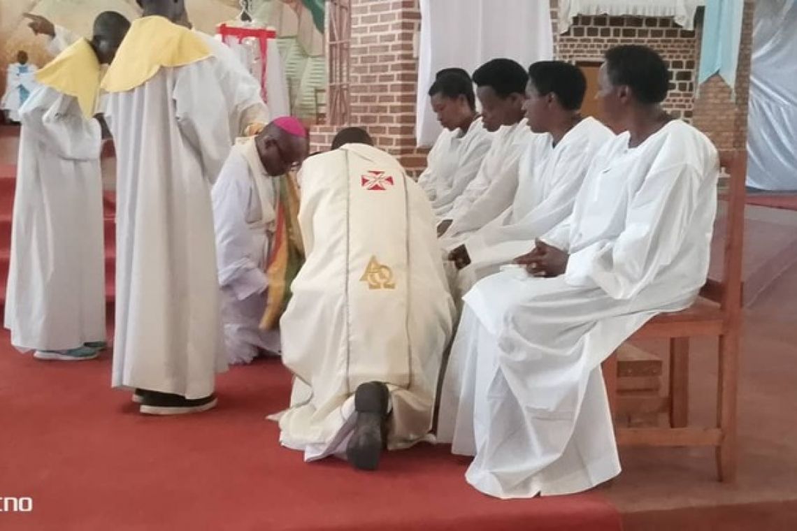 JEUDI SAINT: L'EUCHARISTIE NOUS CONFIGURE AU CHRIST