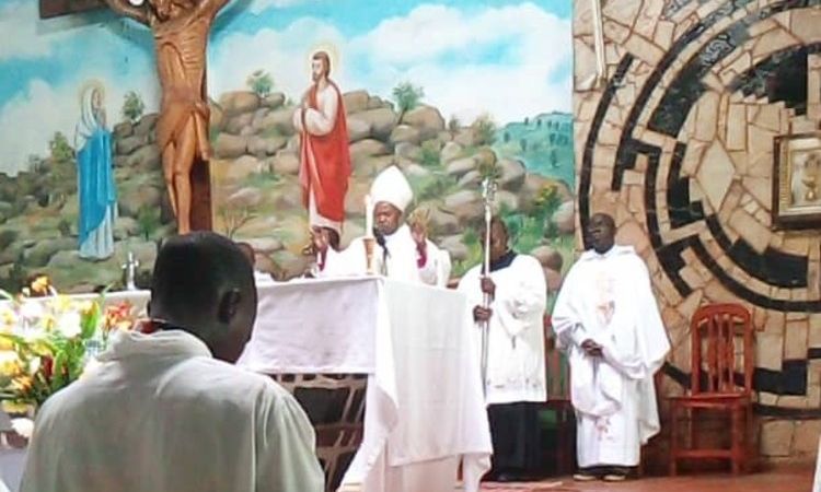 LE NOUVEL EVEQUE DE RUTANA A EFFECTUE SA PREMIERE VISITE A MPINGA
