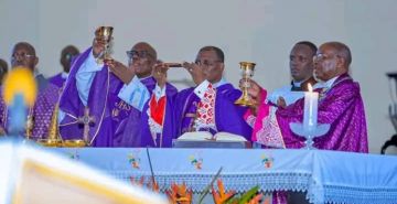 L’EGLISE QUI EST AU BURUNDI EN PRIERE POUR LE REPOS DE L’AME DU PAPE FRANÇOIS