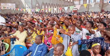 ADMINISTRATION DU SACREMENT DE CONFIRMATION DANS LA PAROISSE DE CENDAJURU