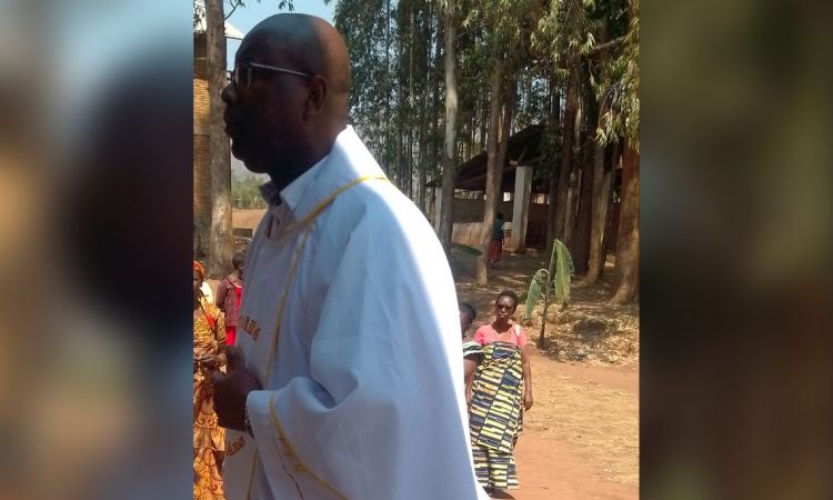 GISHUBI: UN DE SES FILS  DANS L’ACTION DE GRACE DU JUBILE