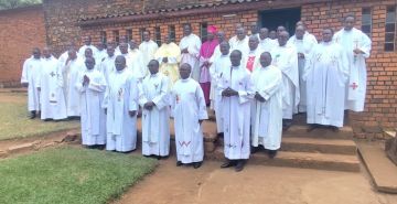 L'ABBE BERNARD CUBWA  SOUFFLE SA 25è BOUGIE  DE SACERDOCE