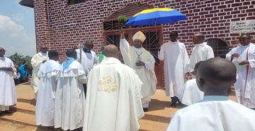 KAYOVE:  ENFIN UNE EGLISE SPACIEUSE