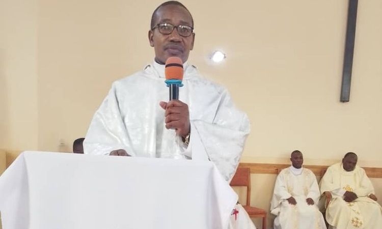 L'ABBE PHILIBERT NTIBITANGIRA A CELEBRE SON JUBILE D'ARGENT DANS LE SACERDOCE MINISTERIEL