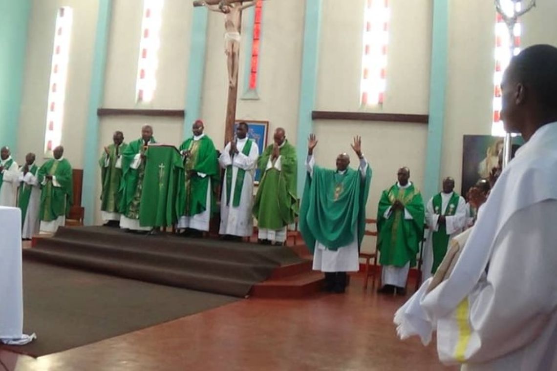 L’EVEQUE DE RUTANA EN VISITE A LA CATHEDRALE MARIE REINE DE BURURI