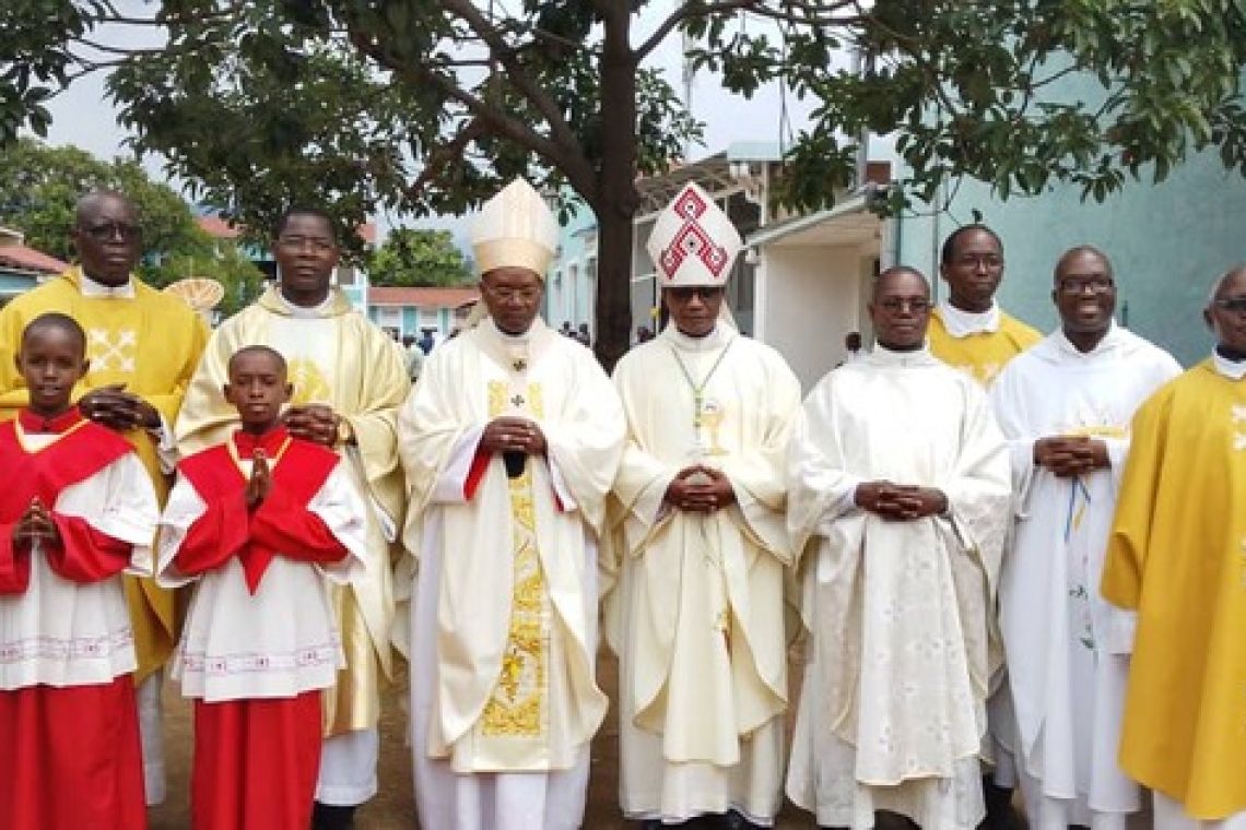 LES PRESSES LAVIGERIE ONT BIEN CELEBRE LEUR PATRON: SAINT CHARLES BORROMEE
