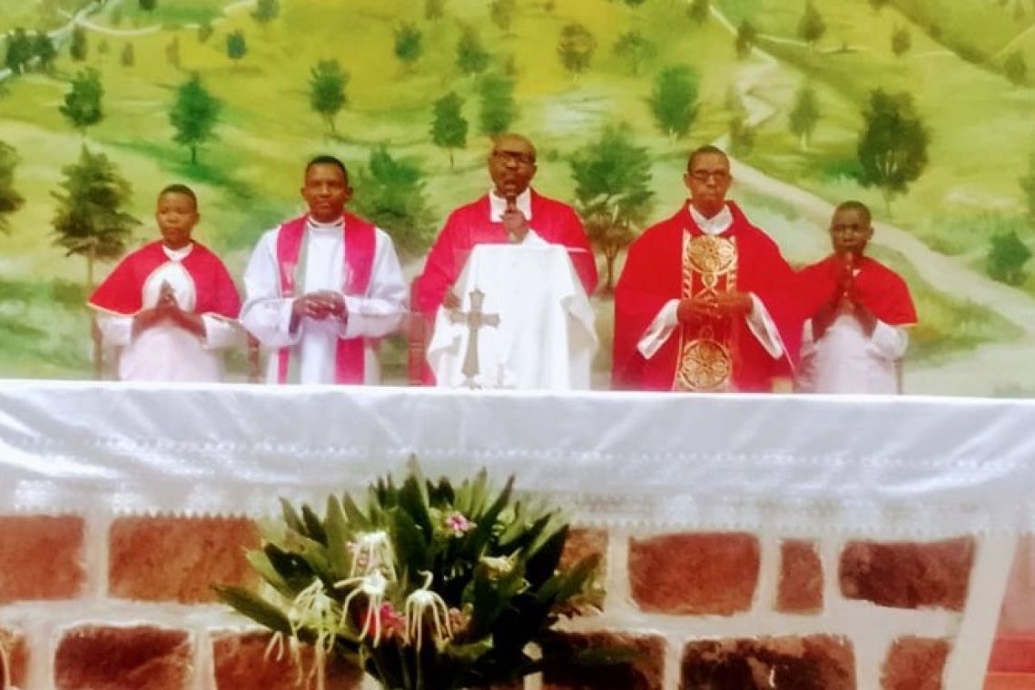 LES CHORISTES DE LA PAROISSE NYANTAKARA ONT BIEN CELEBRE LEUR PATRONNE SAINTE CECILE