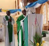 BDD-CARITAS BUBANZA AVEC LES PAUVRES DE LA PAROISSE MUSIGATI 