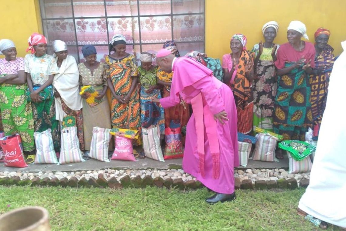 CELEBRATION DE LA JOURNEE MONDIALE DES PAUVRES DANS LA PAROISSE MINAGO