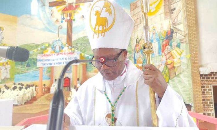 Mgr Blaise NZEYIMANA SOUFFLE SA 15è BOUGIE D’EPISCOPAT