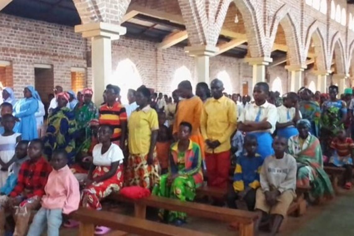 « NOTRE DAME DE BANNEUX A L’HONNEUR PARMI LES PAUVRES DE LA PAROISSE DE BUSIGA »