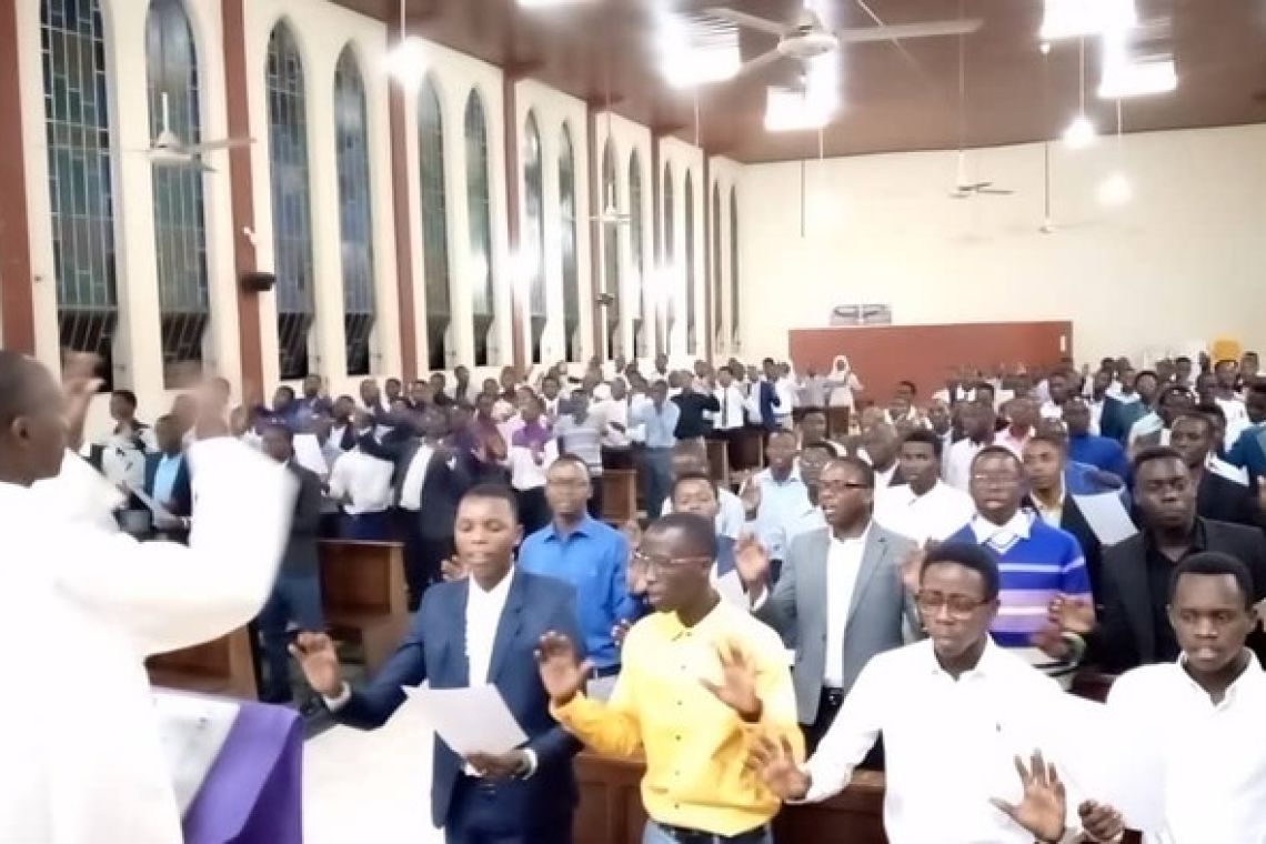 BUJUMBURA: PROXIMITE PASTORALE DE MONSEIGNEUR BONAVENTURE NAHIMANA