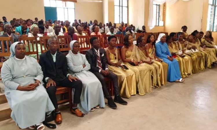 ECOLE PARAMÉDICALE NOTRE DAME DE L'ESPÉRANCE DECERNE DES DIPLÔMES AUX  LAURÉATS ÉDITION 2024-2025