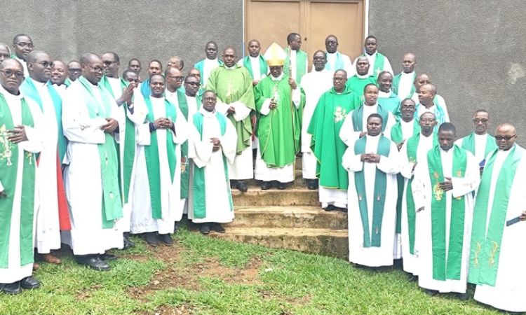 RUYIGI REND GRACE POUR LE DON DU SACERDOCE MINISTÉRIEL DES PREMIERS ORDONNÉS BURUNDAIS