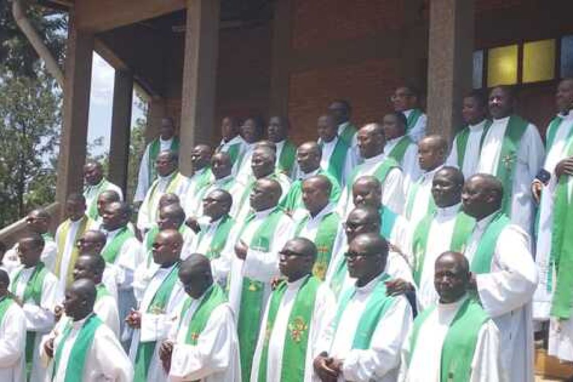 RETRAITE DES PRETRES DE RUYIGI : « SOYEZ PARFAITS COMME VOTRE PERE CELESTE EST PARFAIT » (Mt 5,48)