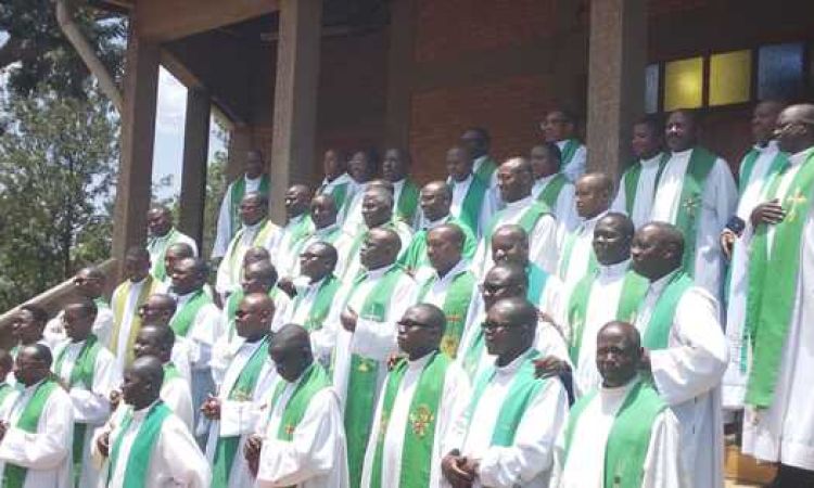 RETRAITE DES PRETRES DE RUYIGI : « SOYEZ PARFAITS COMME VOTRE PERE CELESTE EST PARFAIT » (Mt 5,48)