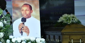  HOMMAGE AU PERE AMAND KANA           MERCI POUR LE FOYER DE CHARITE